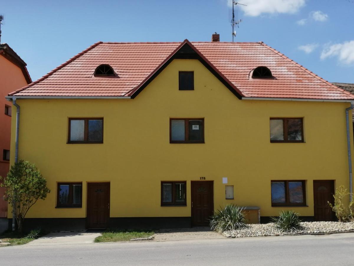 Privat Bohemia Hotel Šatov Kültér fotó